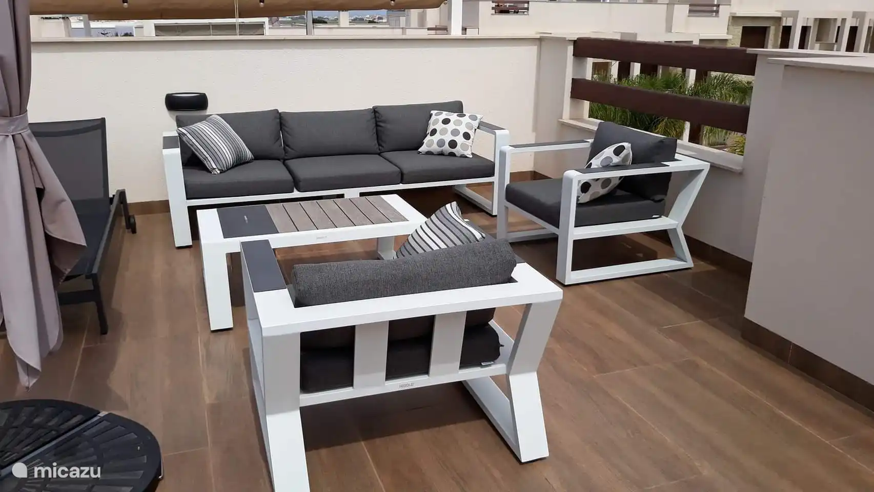 Voll ausgestattetes Solarium, 57 m², Liegestuhl und Sonnenliege