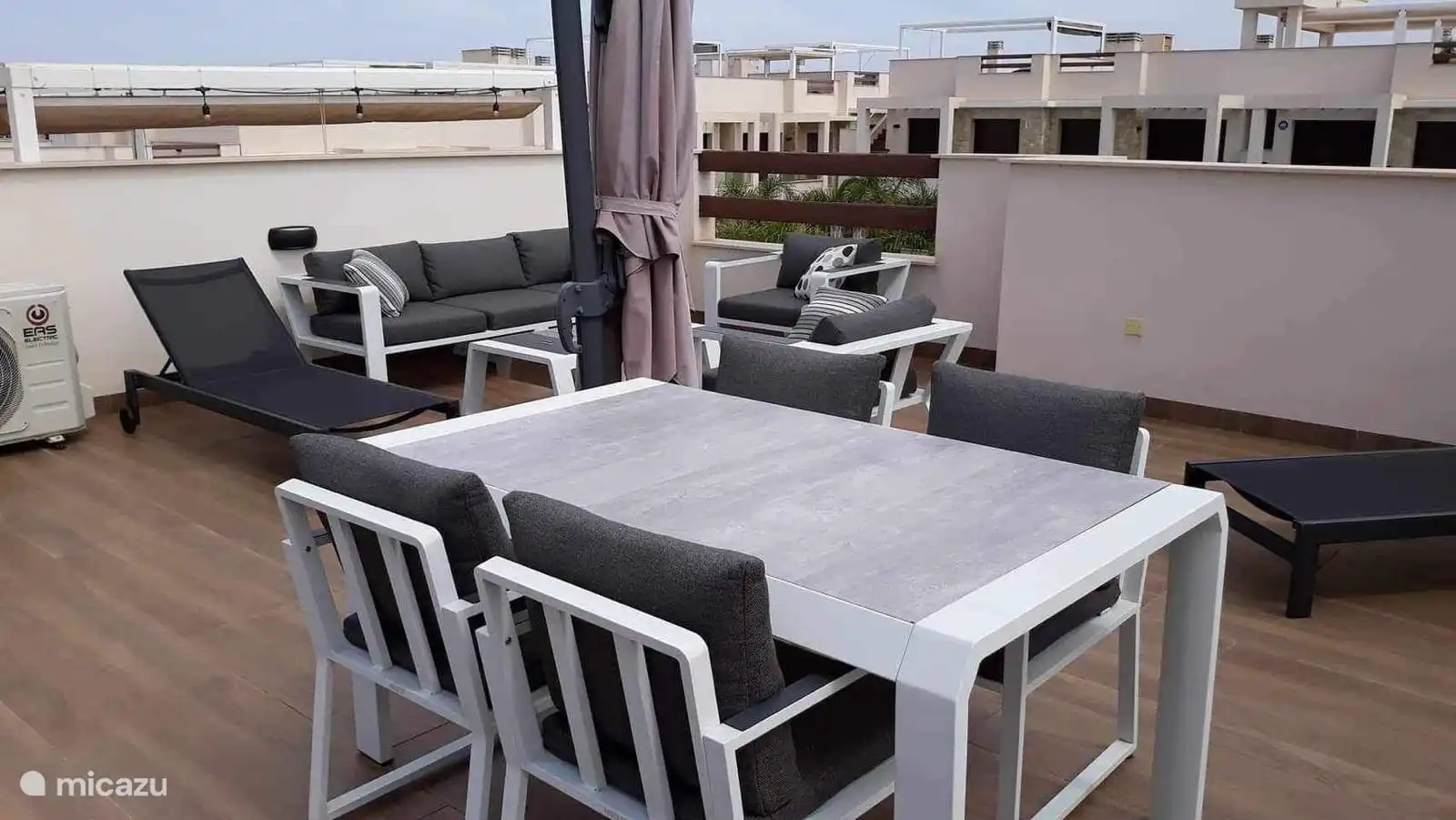 Auf Solarium-Esstisch und Tisch