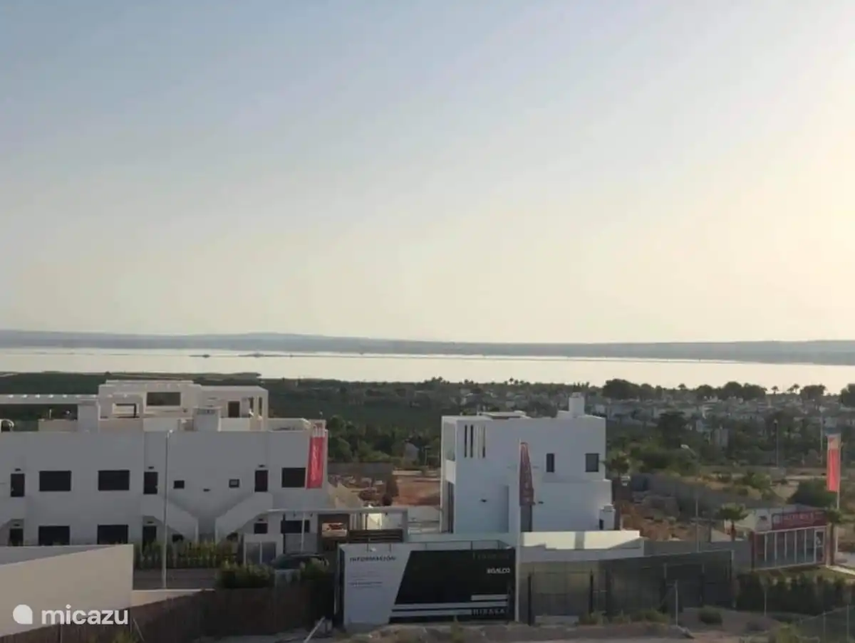 Atemberaubender Blick auf den Salzsee vom Solarium aus