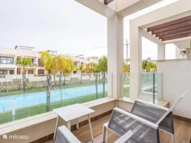Los Balcones 84 | Espagne, Costa Blanca, Torrevieja - appartement Première terrasse avec 2 sièges et table
