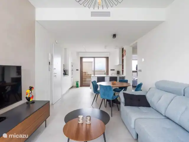 Los Balcones 84 | Espagne, Costa Blanca, Torrevieja - appartement Cuisine ouverte sur séjour avec terrasse communicante donnant sur la piscine