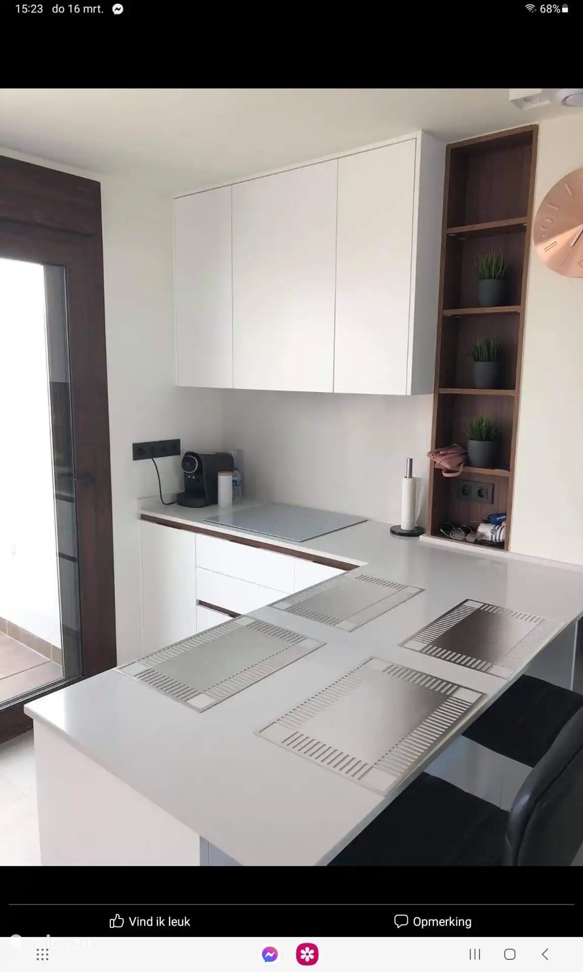 Offene ausgestattete Küche