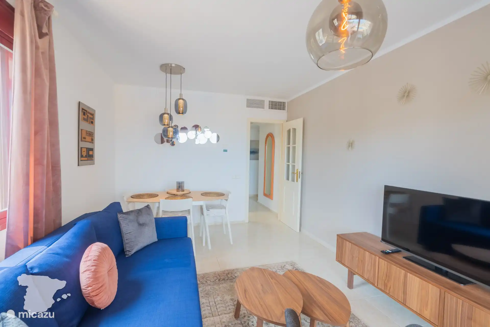 Wohnzimmer mit Essbereich