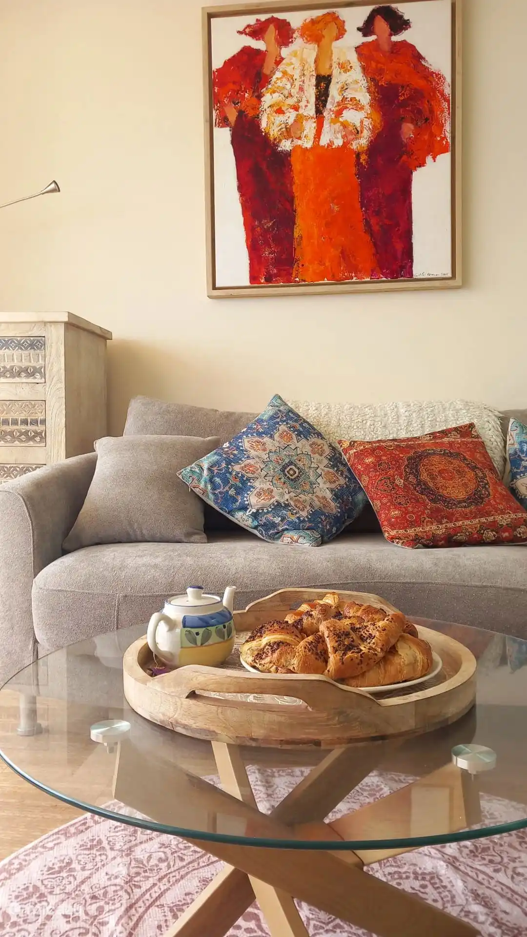 Tea Time im gemütlichen Wohnzimmer.