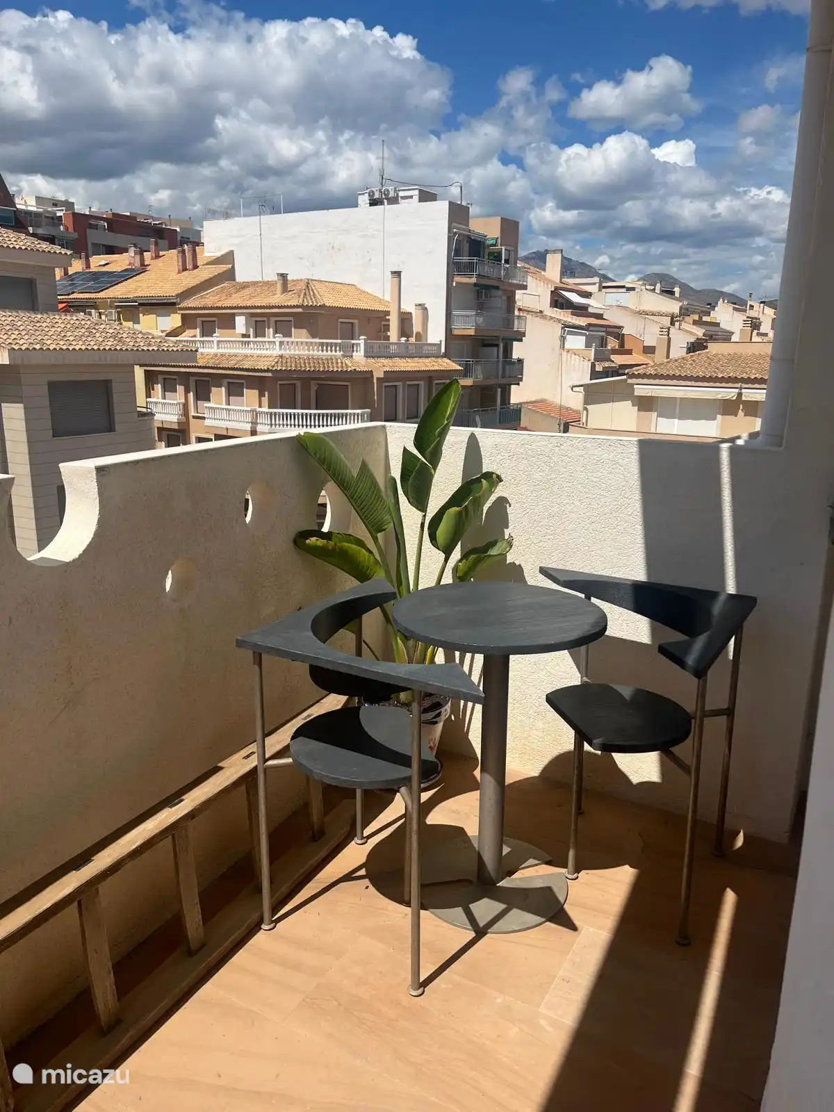 Terrasse des Hauptschlafzimmers 3. Stock, Blick auf das Dorf.