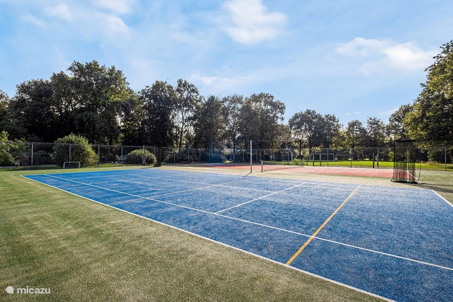 Forest Water House Veluwemeer - playing field and tennis court