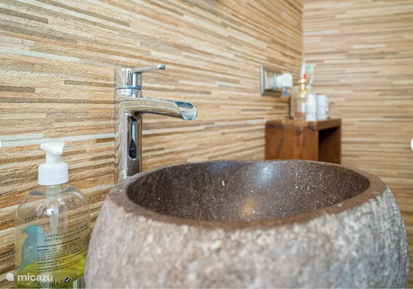 Badezimmer des Schlafzimmers mit Meerblick und WC