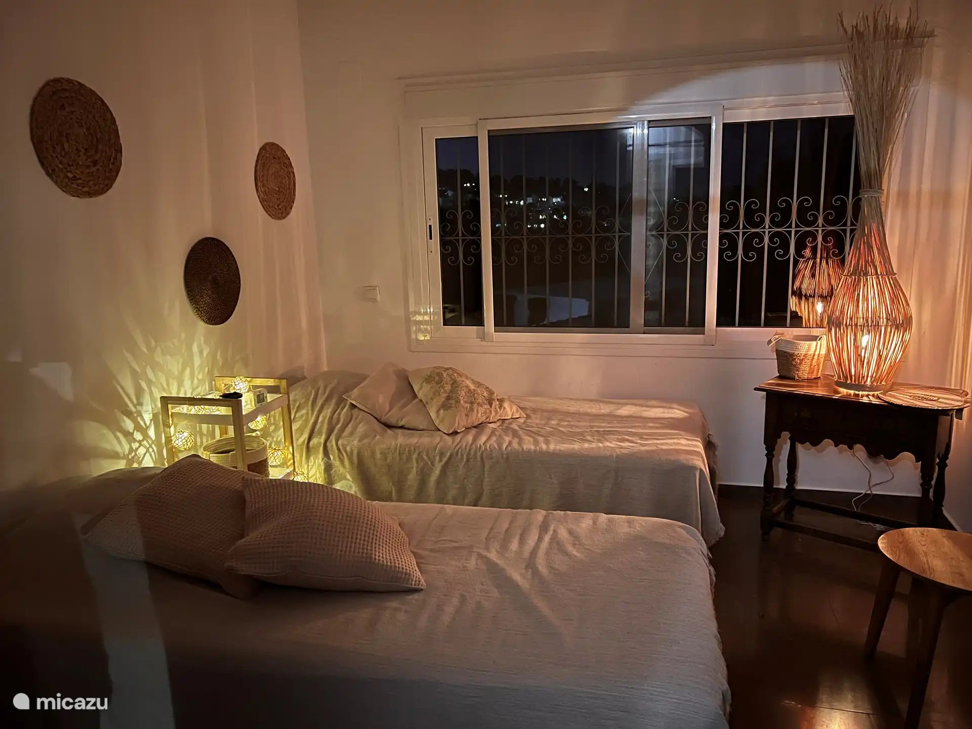 Boho-Zimmer 2 Betten 90x200 mit Meerblick 