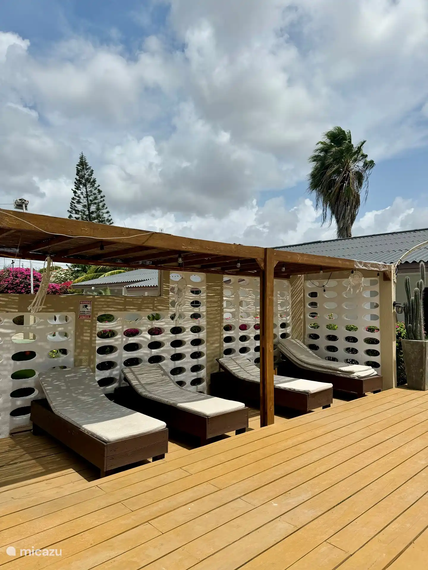 Es gibt auch viele Plätze im Schatten.