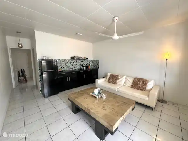 Location de Vacances Curaçao, Curaçao-Centre, Dominguito, appartement - Appartement Océan - Kenepa Resort La cuisine est reliée au salon et est entièrement équipée.