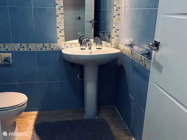 Prachtige zonsopgang  huren in Spanje, Murcia, Los Alcázares - vakantiehuis Service badkamer gelegen op de begane grond, is voorzien van wastafel, toilet en douche