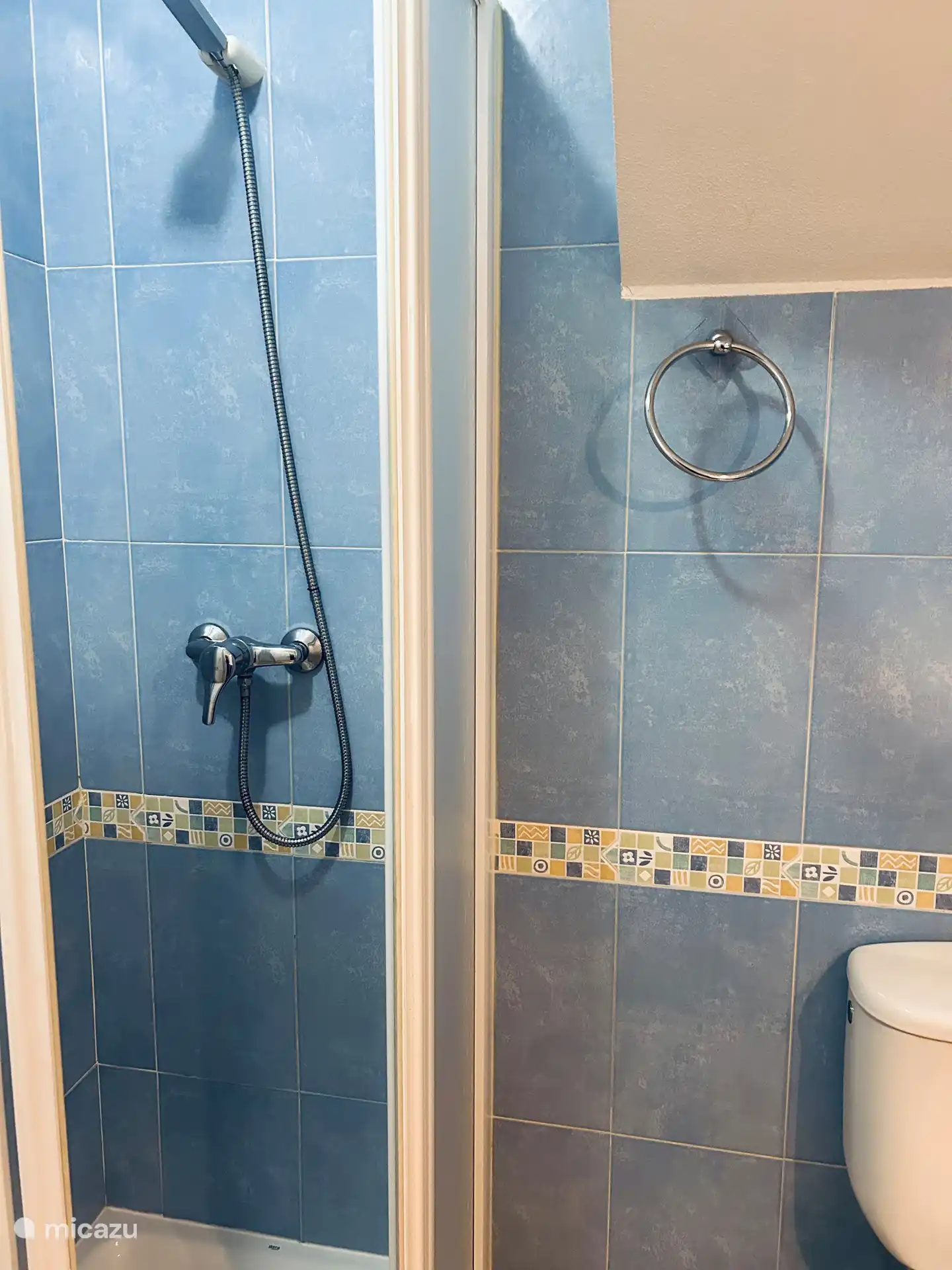 Service badkamer gelegen op de begane grond 