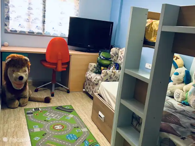 Prachtige zonsopgang  huren in Spanje, Murcia, Los Alcázares - vakantiehuis Kamer gelegen op de bovenste verdieping met overlappende bedden, ingebouwde kledingkast en bureau