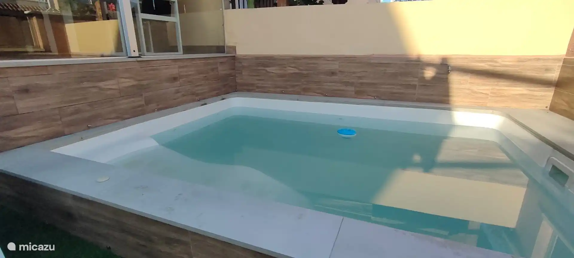 Privé buitenzwembad