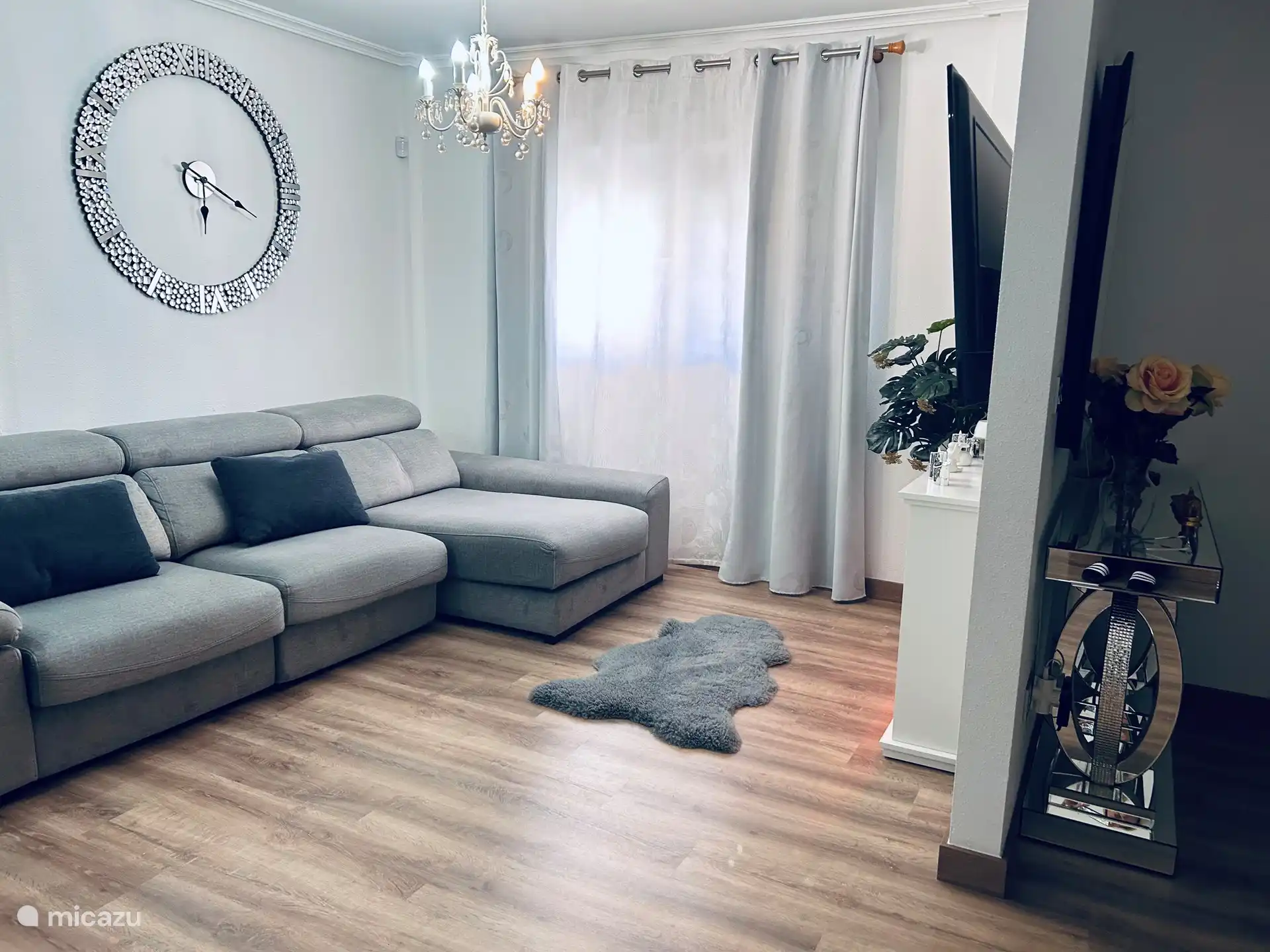 Woonkamer met drie meter brede slaapbank