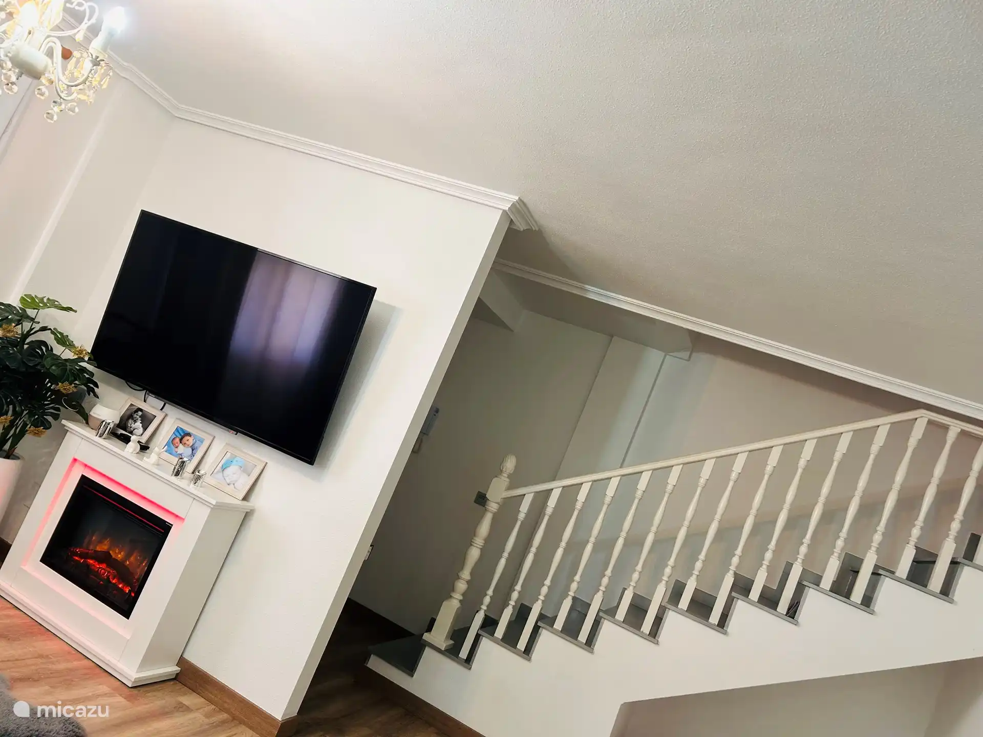 60-inch smart-tv verbonden met Wi-Fi met Europese tv-zenders 