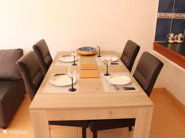 Bahía Amarilla en España, Tenerife, Arona - apartamento Mesa de comedor en el interior
