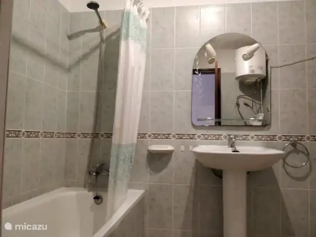 Bahía Amarilla en España, Tenerife, Arona - apartamento ducha en bañera