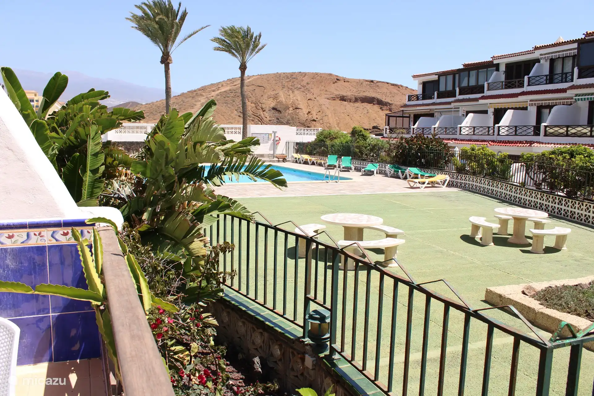 Schwimmbad mit Liegewiese