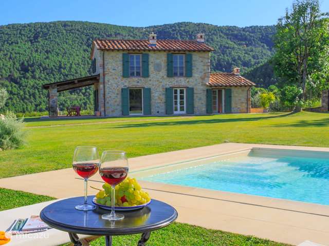 Holiday home in Italy, Tuscany – villa Casale Lucca