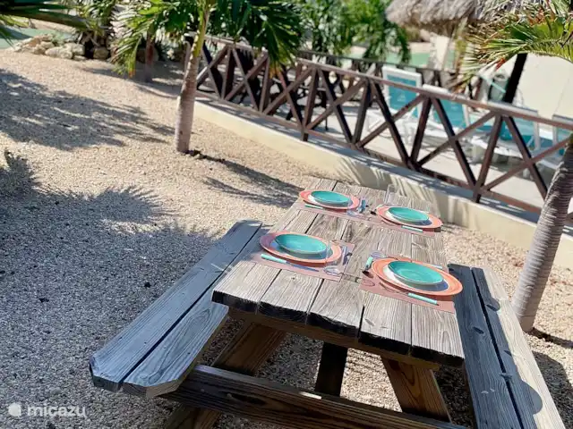 Lobi da Casa en Curazao, Curazao Centro, Willemstad - villa Mesa de picnic en el jardín.