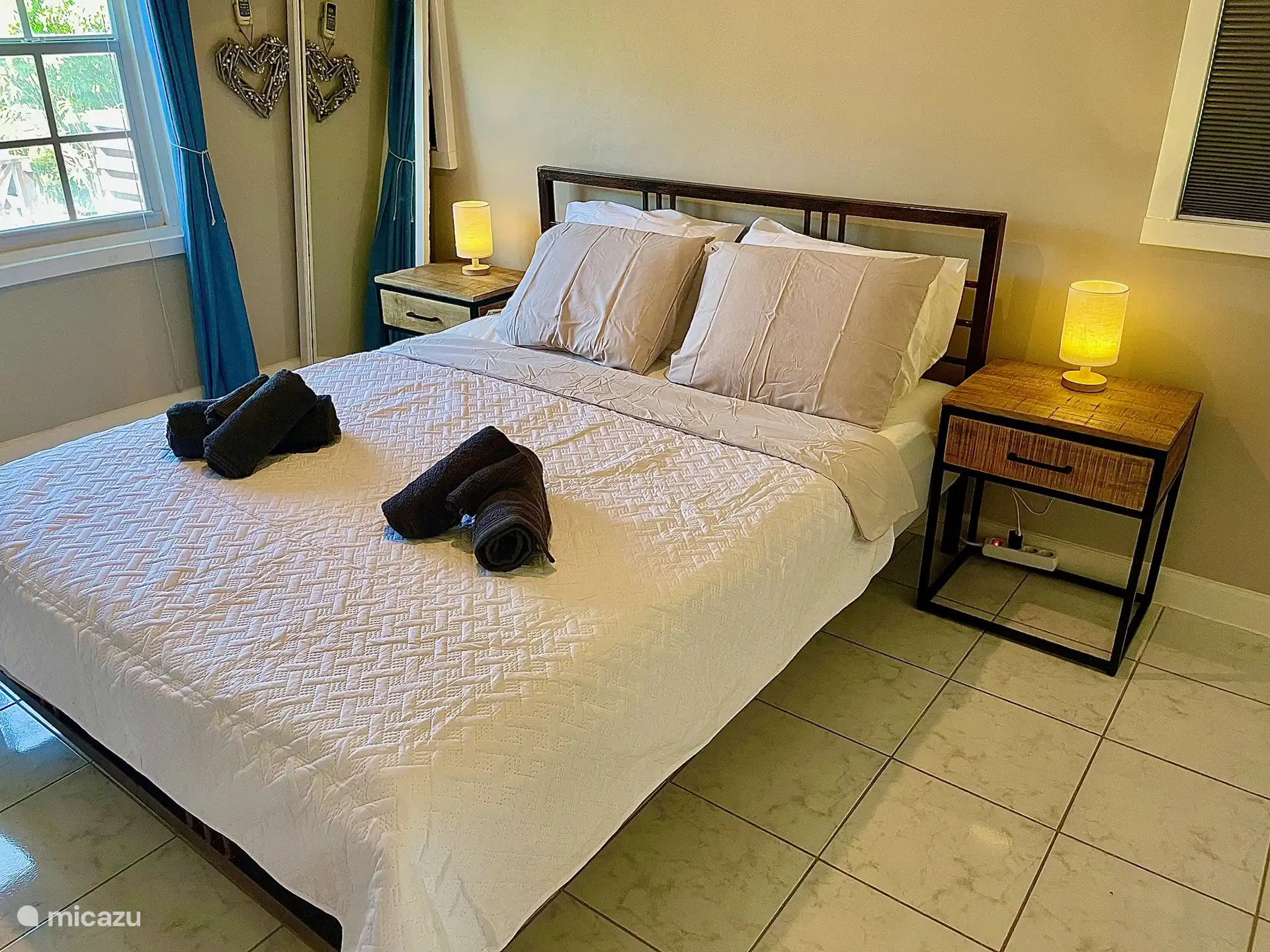 Dies ist das Hauptschlafzimmer mit eigenem Bad.