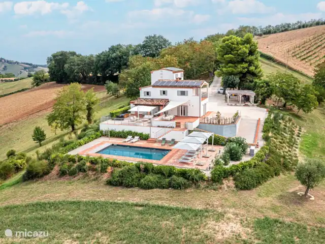 Villa Piella | Italie, Marche, Monte Rinaldo - villa Image de drone