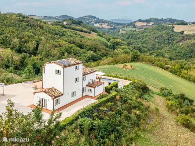 Villa Piella | Italie, Marche, Monte Rinaldo - villa Image de drone
