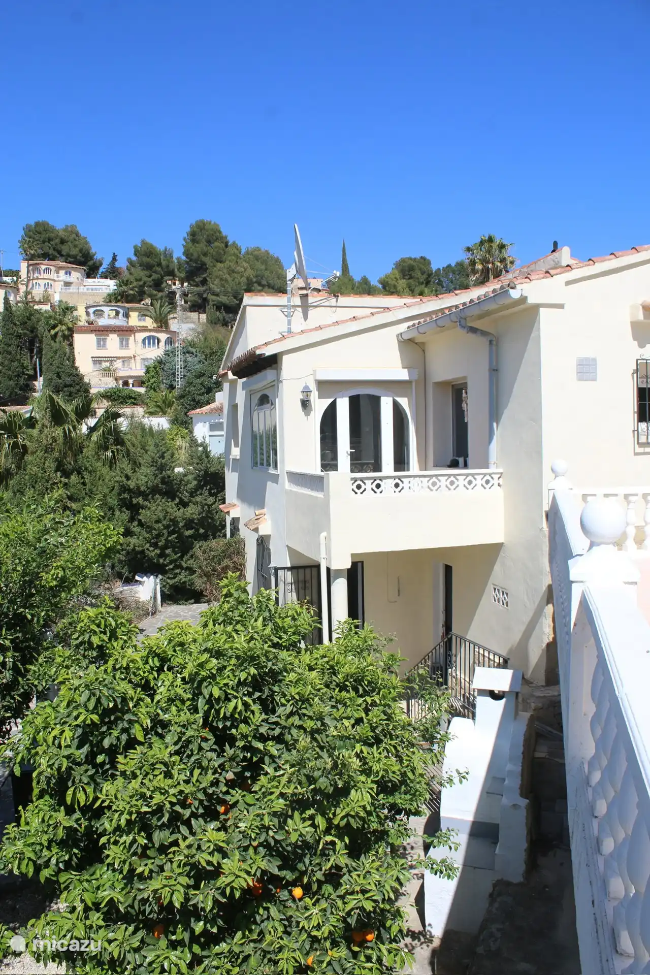 Terras boven naast woonkamer/naya