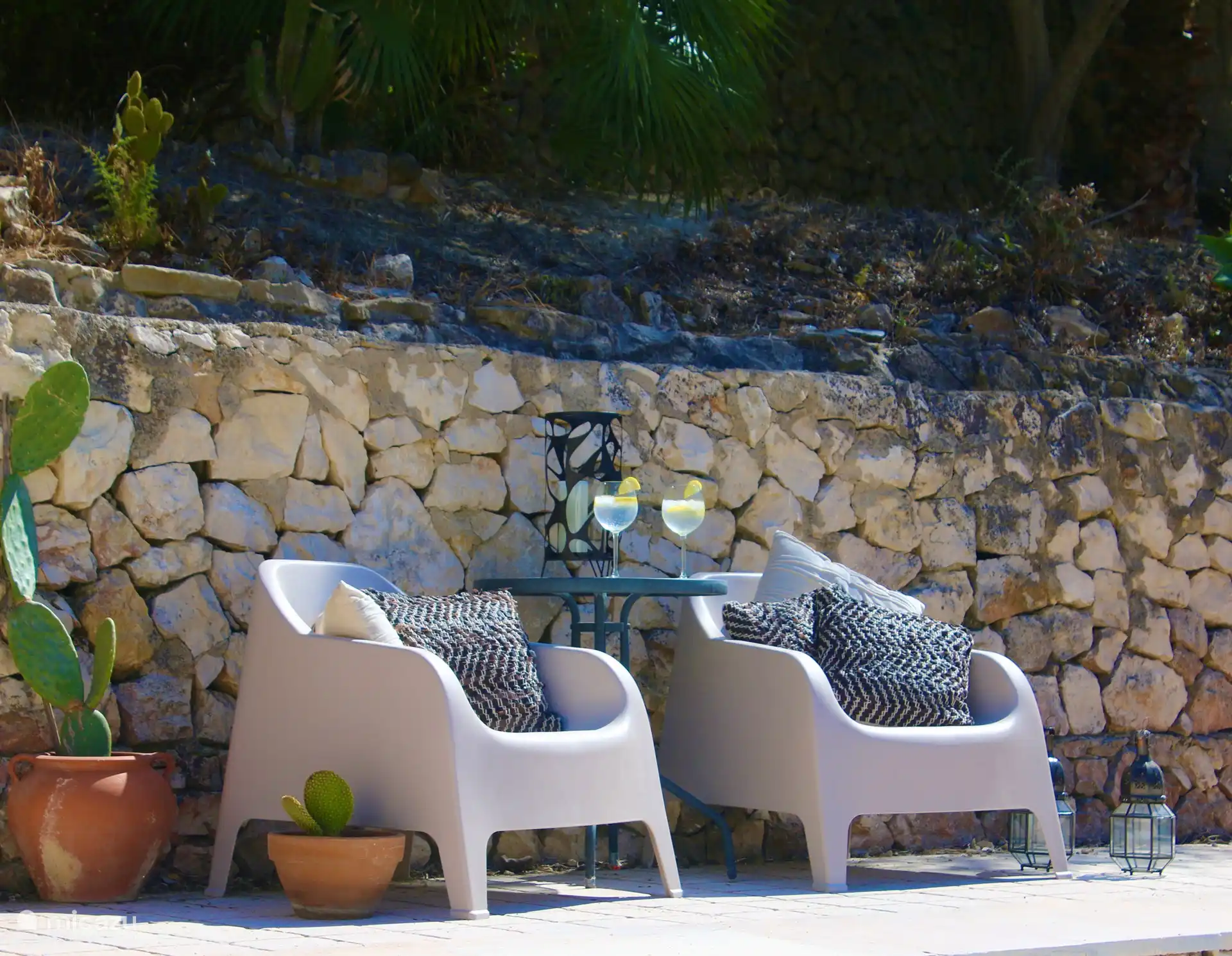 Zitje bij privezwembad