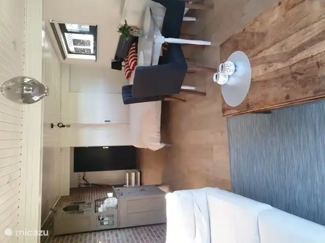 Sie gelangen durch das Schlafzimmer ins Badezimmer 