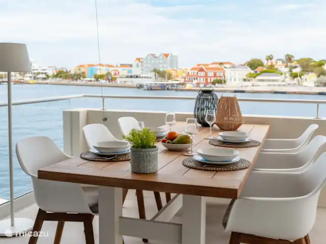 Location de Vacances Curaçao, Curaçao-Centre, Willemstad, appartement - L’appartement de luxe The Wharf MT Vous êtes assis ici si merveilleusement. Profitez de la vue et de tout ce qui se passe.