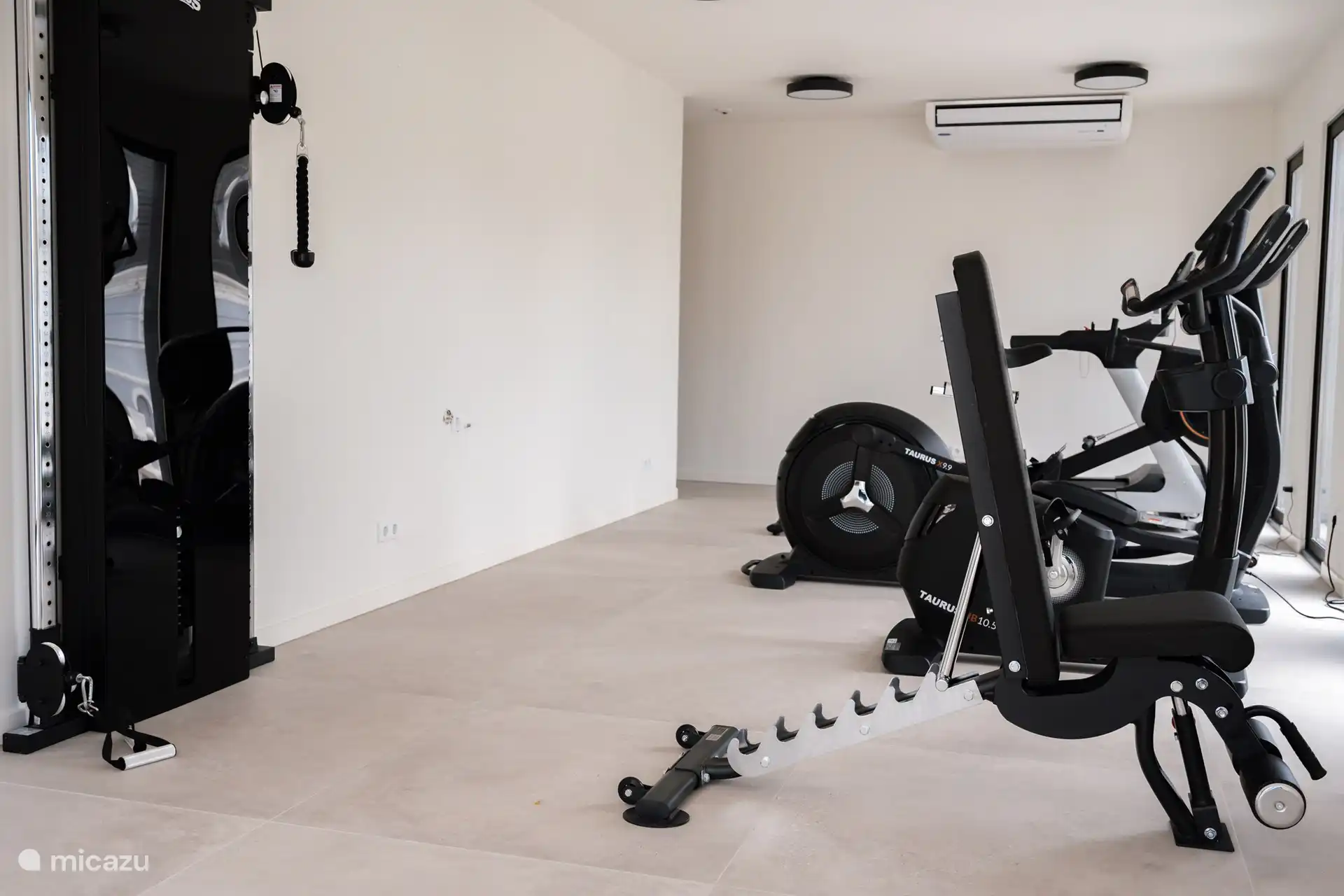 Viele Möglichkeiten im Fitnessstudio.