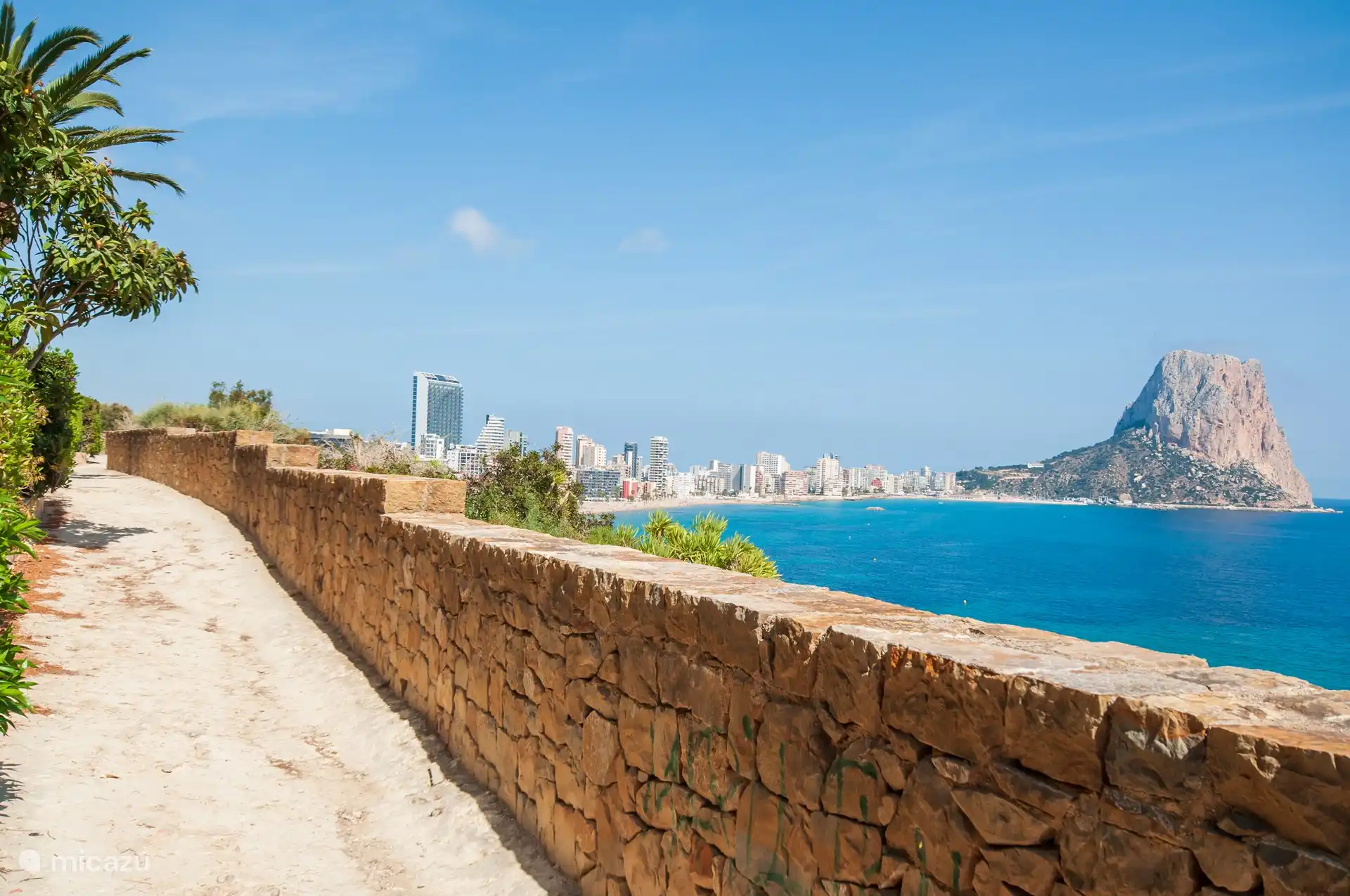 Sentier pédestre jusqu'à la plage