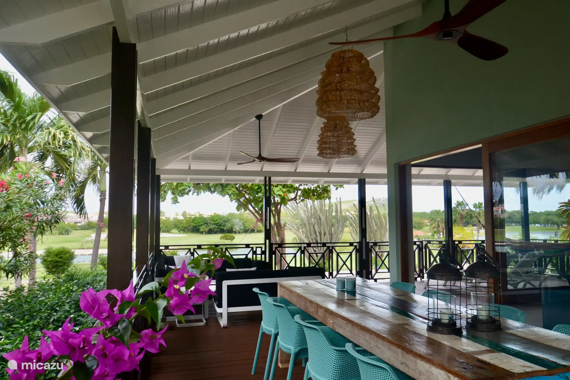 Sehr geräumige Veranda mit schöner Aussicht