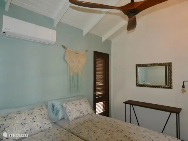 villa huren in Curaçao, Curacao-Midden, Blue Bay – The Best Blue Bay Beach Villa Slaapkamer 2 heeft 2 grote eenpersoonsbedden. Indien gewenst, dan kunnen we de bedden als een tweepersoonsbed opmaken