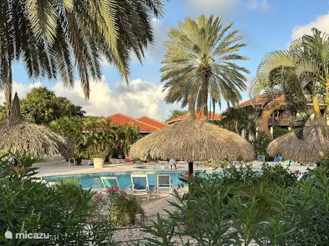villa huren in Curaçao, Curacao-Midden, Blue Bay – The Best Blue Bay Beach Villa Uitzicht vanuit de voordeur van de villa