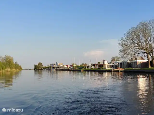 Casa de vacaciones Lagos de Frisia sin palabras en Países Bajos, Frise, Boornzwaag - casa vacacional Desde nuestra cabaña se puede navegar en 2 minutos (fuera de nuestra propia propiedad) hasta Scharster-Rijn