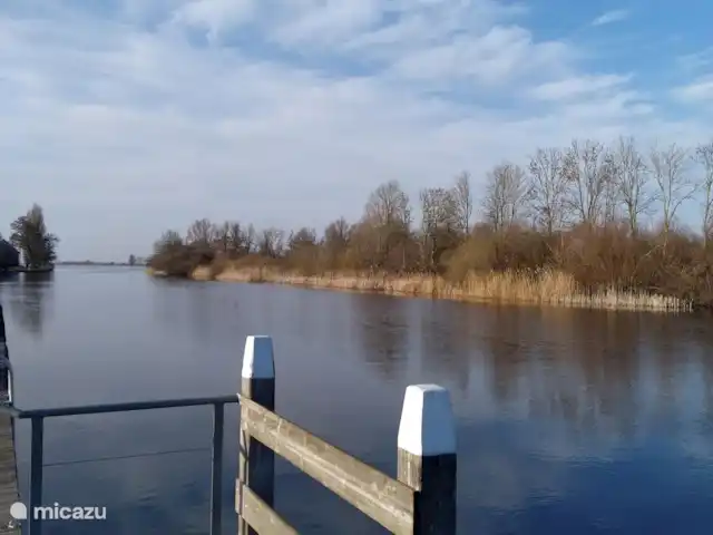 Casa de vacaciones Lagos de Frisia sin palabras en Países Bajos, Frise, Boornzwaag - casa vacacional Scharster-Rijn, mirando hacia Langweerder Wielen.