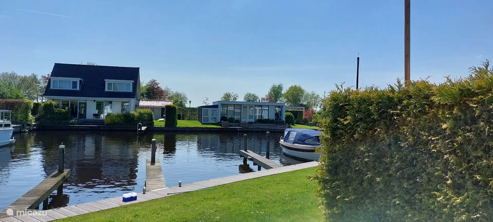 Es ist möglich, Ihr eigenes (kleines) Boot am Steg festzumachen.