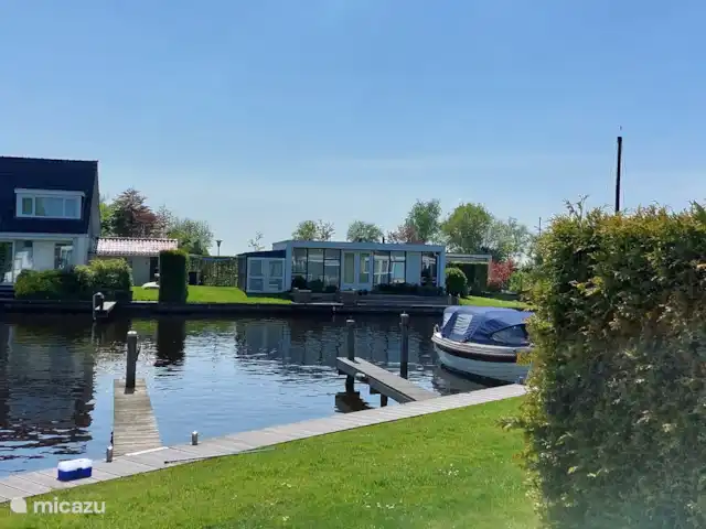 Casa de vacaciones Lagos de Frisia sin palabras en Países Bajos, Frise, Boornzwaag - casa vacacional Es posible amarrar su propio barco (pequeño) en el embarcadero.