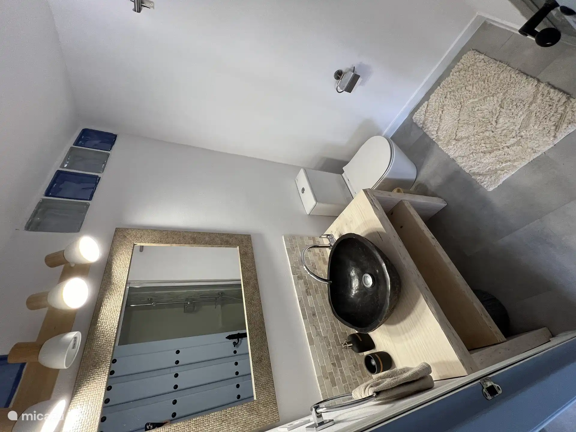 Salle de bain 1 en bas