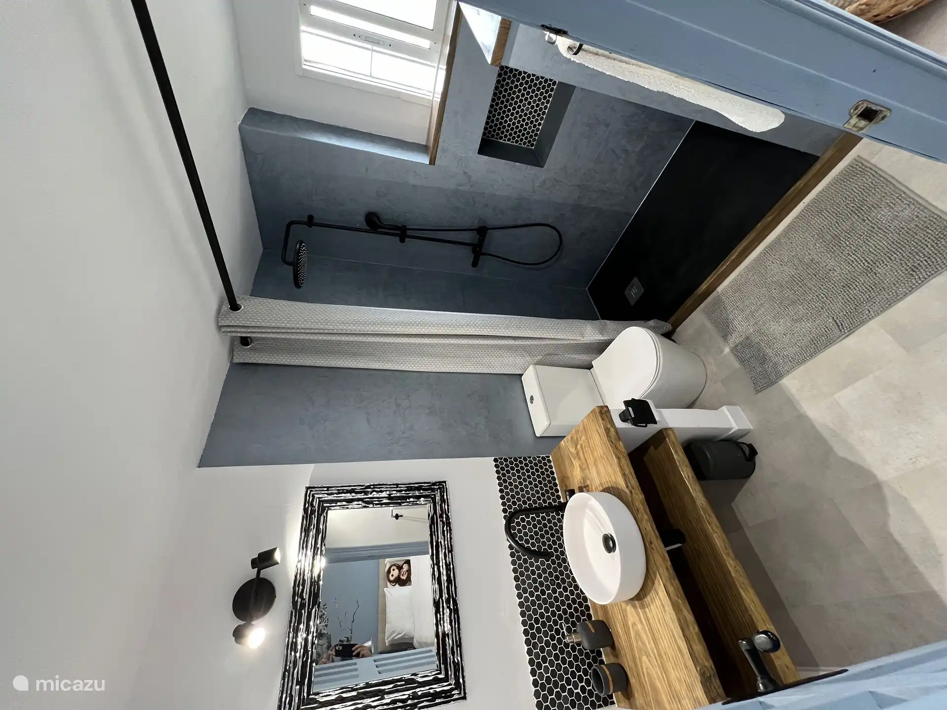 Salle de bain 2 en bas