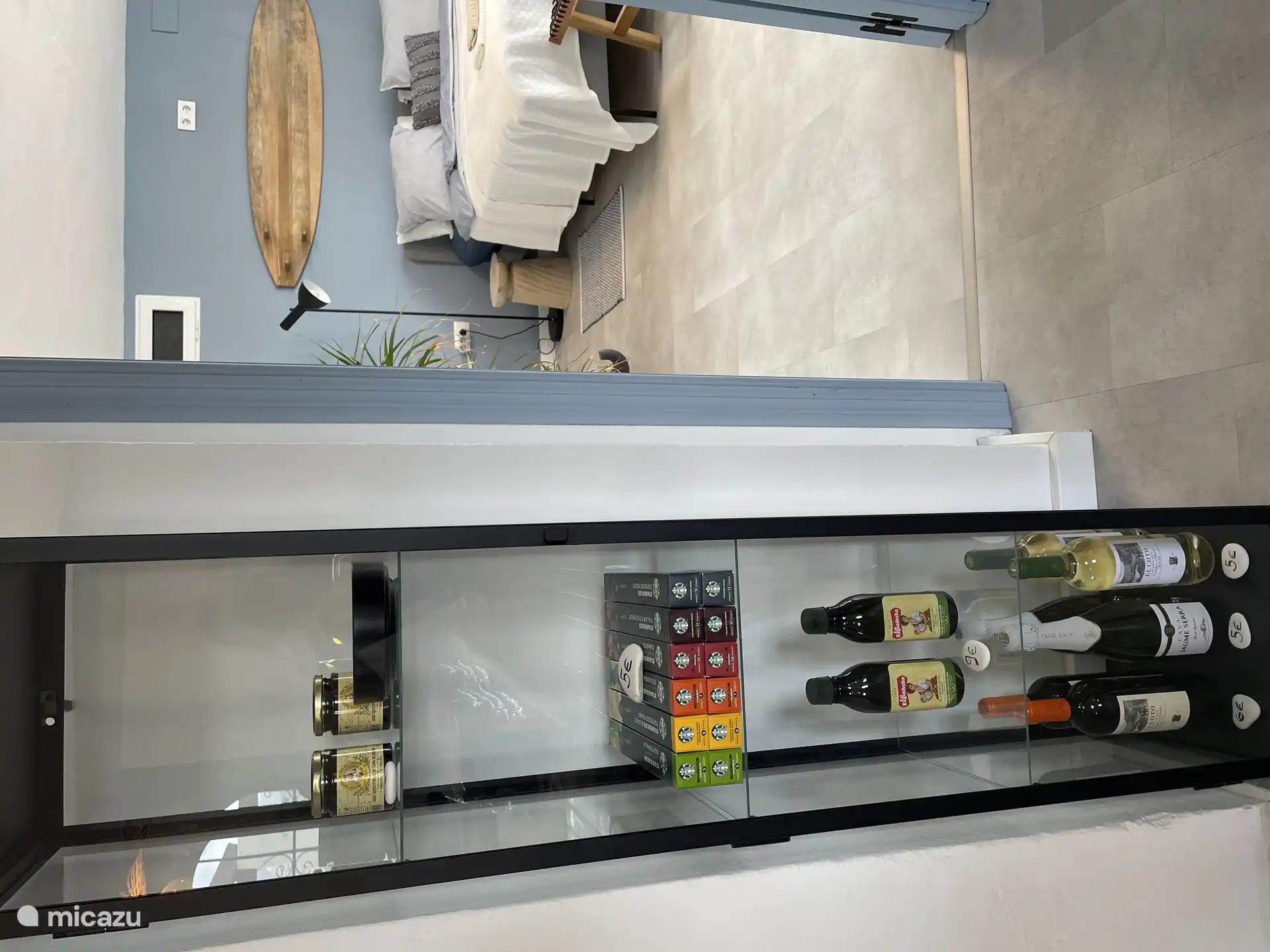 Chambre 1 / vitrine en bas