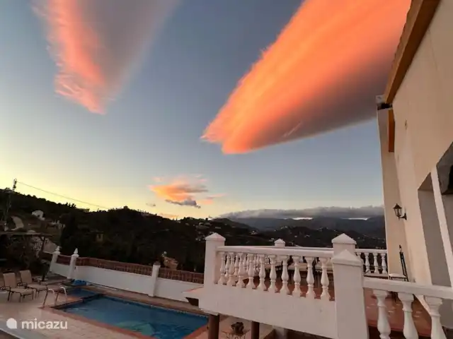 Villa Melin, luxueuse villa rénovée | Espagne, Costa del Sol, Torrox - villa Villa Melin aussi les nuages donnent une image fantastique