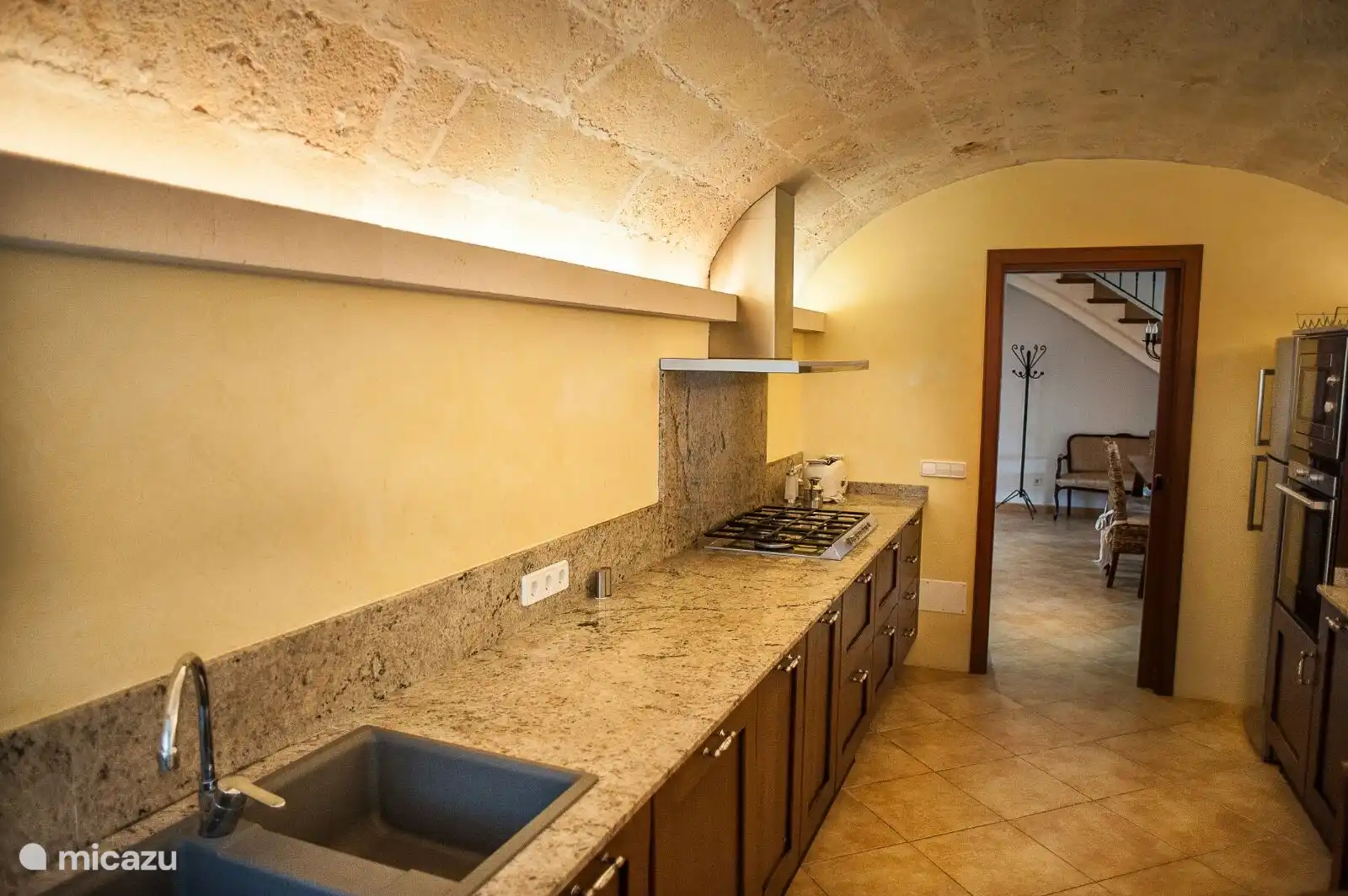 Küche (alter Weinkeller)