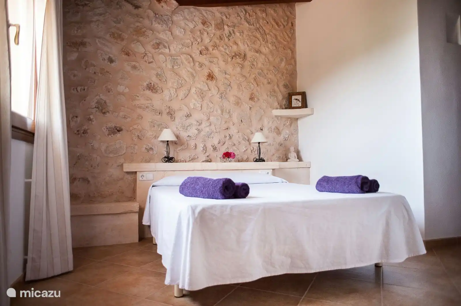 Schlafzimmer mit Doppelbett