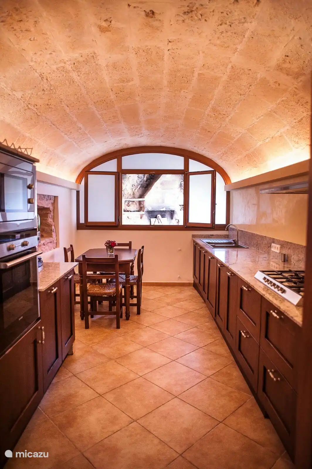 Küche (alter Weinkeller)