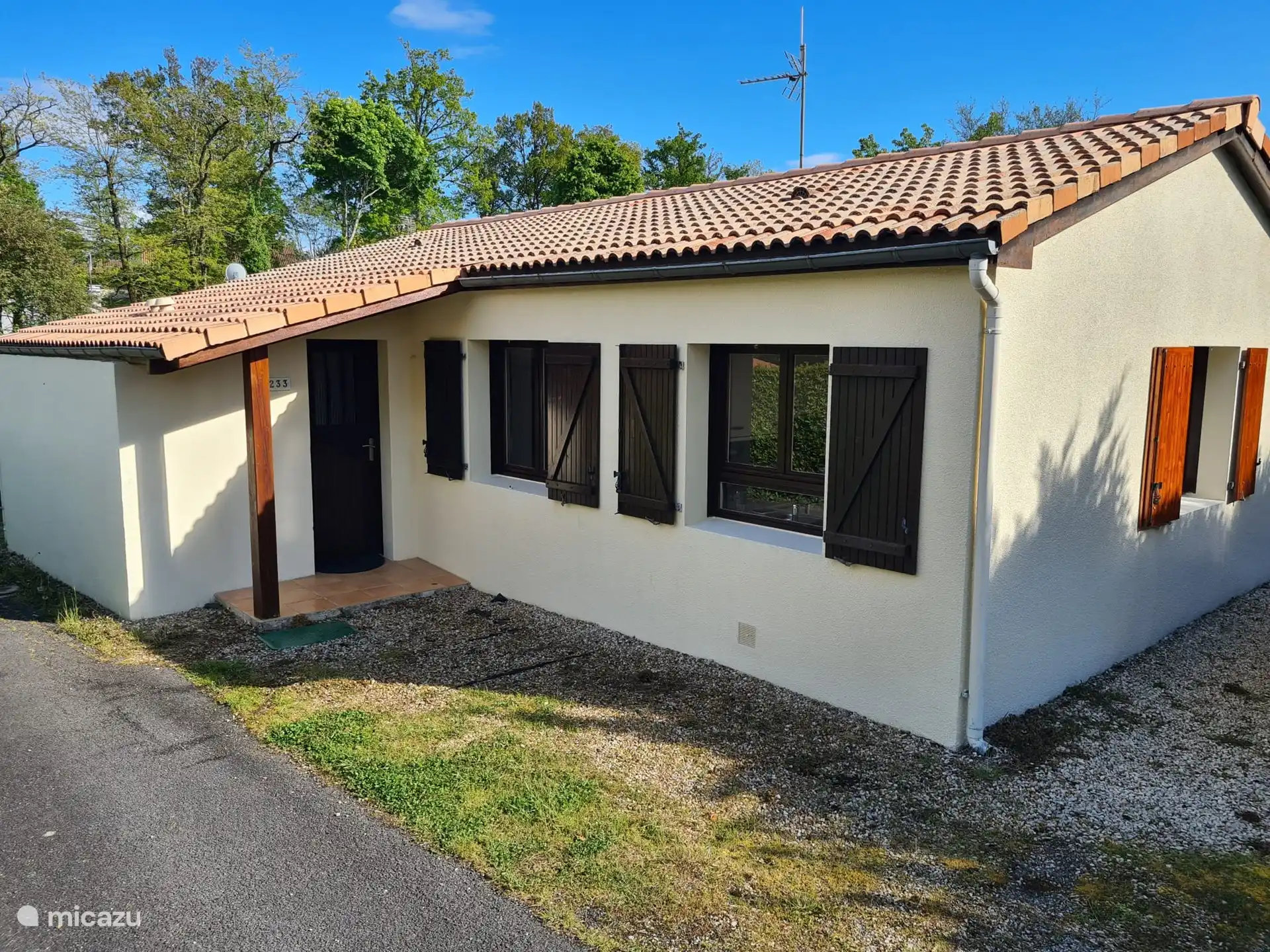 Village Le Chat 233 in Frankreich, Charente, Écuras - bungalow