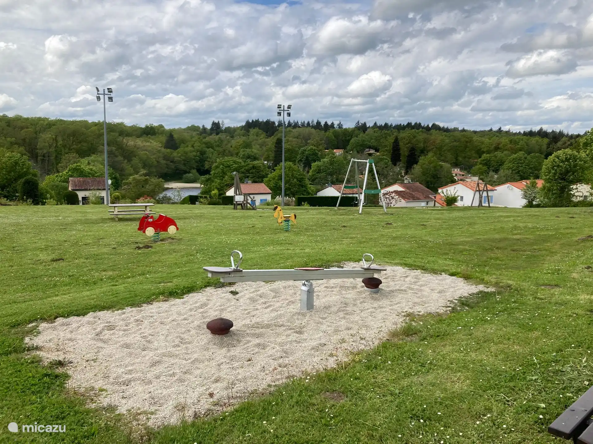 Kleines Spielfeld mit Seilbahn